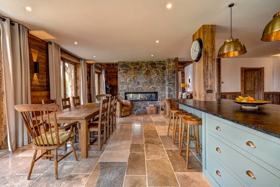 Kitchen & dining